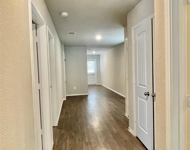 126 E Ash St - Photo Thumbnail 8