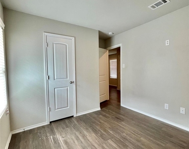 126 E Ash St - Photo Thumbnail 12