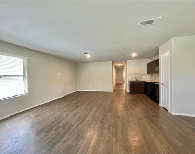 126 E Ash St - Photo Thumbnail 6