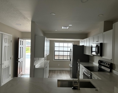 255 Paradise Boulevard - Photo Thumbnail 3