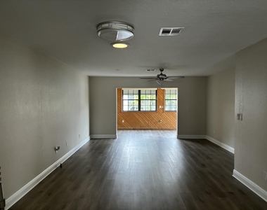 255 Paradise Boulevard - Photo Thumbnail 8