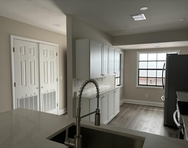 255 Paradise Boulevard - Photo Thumbnail 5