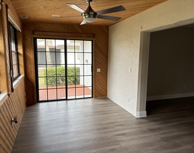 255 Paradise Boulevard - Photo Thumbnail 9