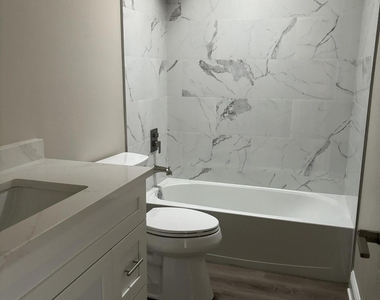 255 Paradise Boulevard - Photo Thumbnail 11