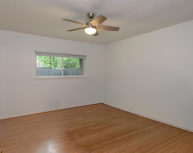 4110 Garden Springs Drive - Photo Thumbnail 7