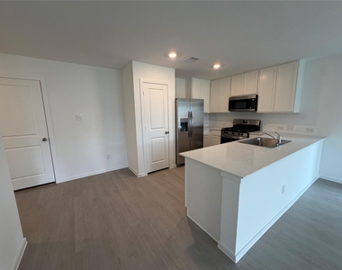 1531 Gardenia Grove Lane - Photo Thumbnail 2