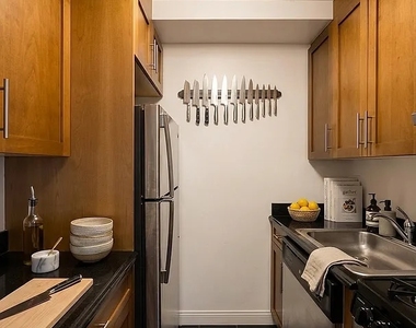 238 East 36th Street - Photo Thumbnail 3