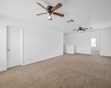 2218 Heath Ridge Lane - Photo Thumbnail 14