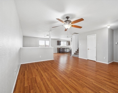 2218 Heath Ridge Lane - Photo Thumbnail 5