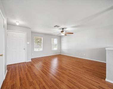 2218 Heath Ridge Lane - Photo Thumbnail 3