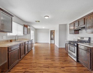 2218 Heath Ridge Lane - Photo Thumbnail 9