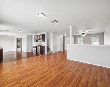 2218 Heath Ridge Lane - Photo Thumbnail 7