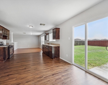 2218 Heath Ridge Lane - Photo Thumbnail 11