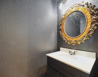 2218 Heath Ridge Lane - Photo Thumbnail 12