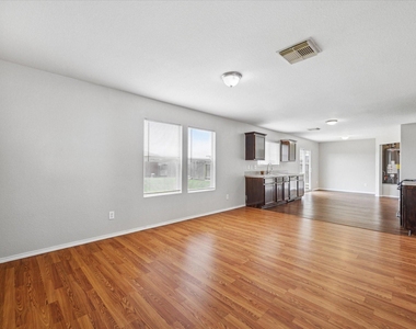2218 Heath Ridge Lane - Photo Thumbnail 8