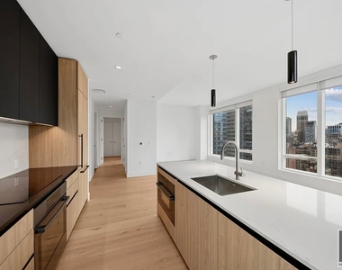 West 43rd Street - Photo Thumbnail 9