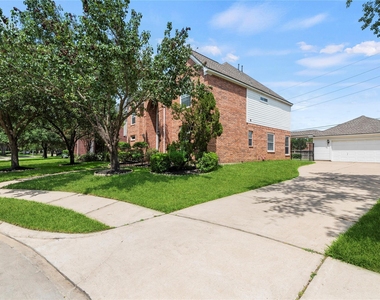 2923 Zachary Bend Lane - Photo Thumbnail 2