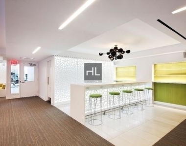 West 43rd Street - Photo Thumbnail 5