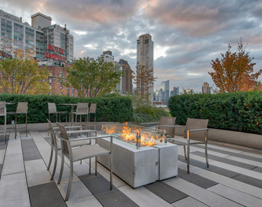 West 64th Street - Photo Thumbnail 9