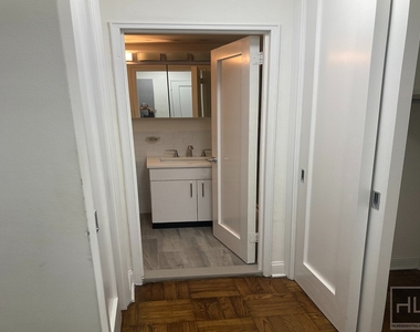 East 35 Street - Photo Thumbnail 4