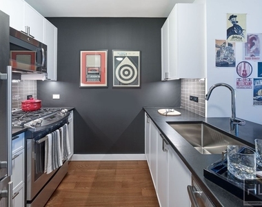 West 31st Street - Photo Thumbnail 1