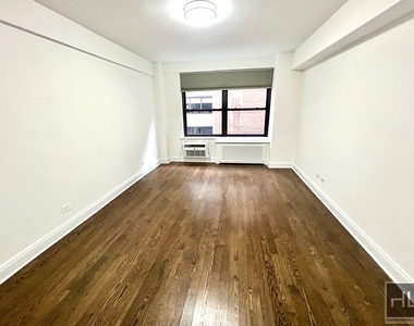 East 57 Street - Photo Thumbnail 5
