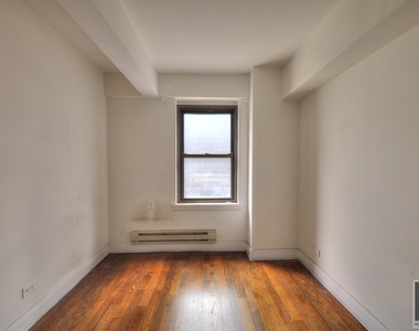 East 57 Street - Photo Thumbnail 4