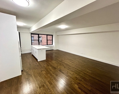 East 57 Street - Photo Thumbnail 2