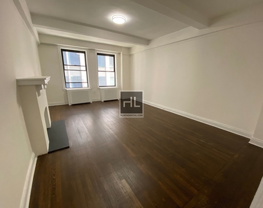 West 55 Street - Photo Thumbnail 4