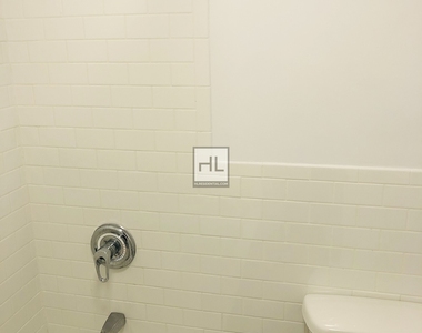 West 55 Street - Photo Thumbnail 7