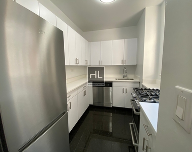 West 55 Street - Photo Thumbnail 2
