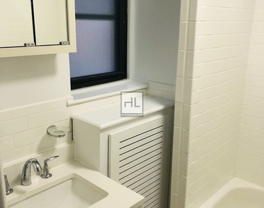 West 55 Street - Photo Thumbnail 6