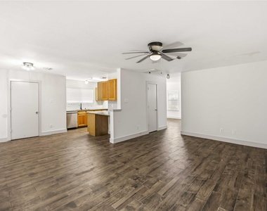 422 Laurel Pine Drive - Photo Thumbnail 8
