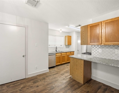 422 Laurel Pine Drive - Photo Thumbnail 5