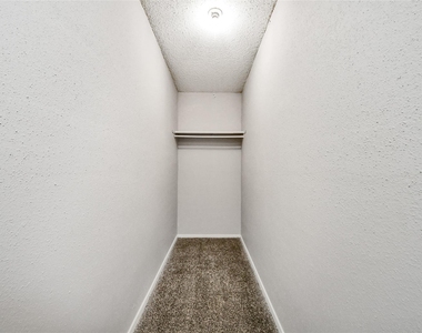 781 Country Place Drive - Photo Thumbnail 3