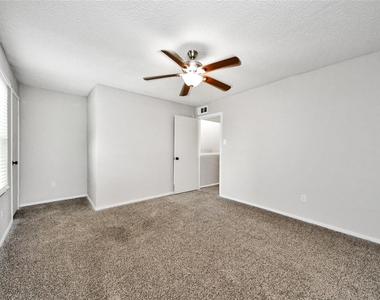 781 Country Place Drive - Photo Thumbnail 2