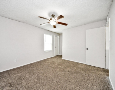 781 Country Place Drive - Photo Thumbnail 4
