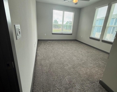 17448 N Eldridge Parkway - Photo Thumbnail 5