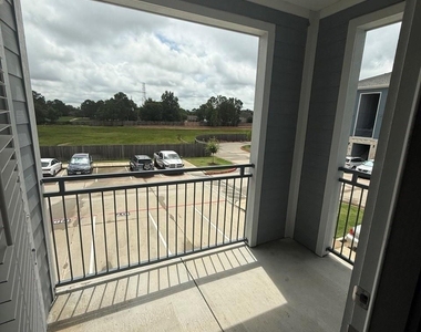 17448 N Eldridge Parkway - Photo Thumbnail 15