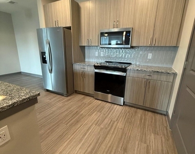 17448 N Eldridge Parkway - Photo Thumbnail 4
