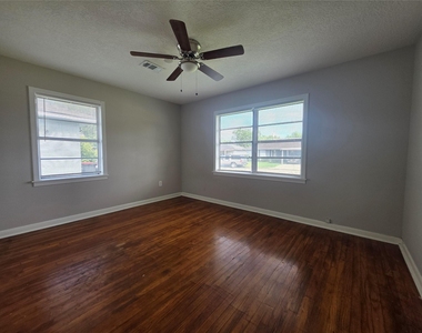 705 N Circle Drive - Photo Thumbnail 10