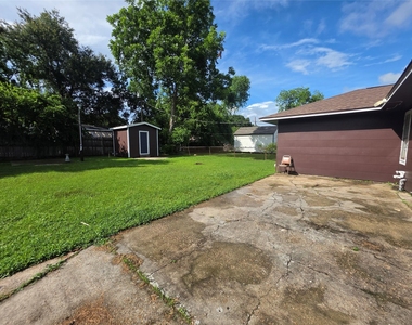 705 N Circle Drive - Photo Thumbnail 16