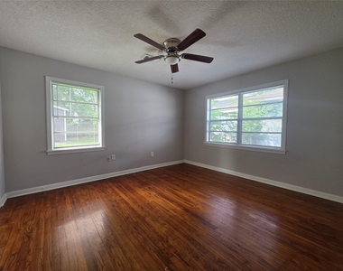 705 N Circle Drive - Photo Thumbnail 12