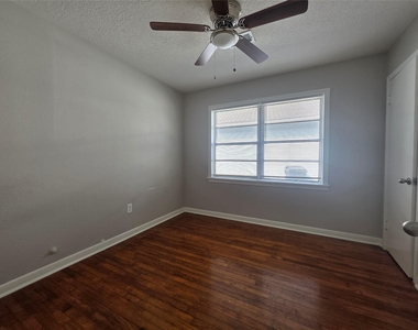 705 N Circle Drive - Photo Thumbnail 11