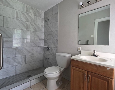 705 N Circle Drive - Photo Thumbnail 13