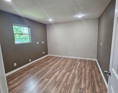 7201 Breen Drive - Photo Thumbnail 14