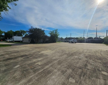 7201 Breen Drive - Photo Thumbnail 7