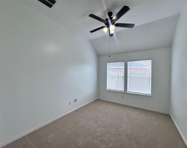 7502 Quiet Trace Lane - Photo Thumbnail 17