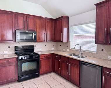 7502 Quiet Trace Lane - Photo Thumbnail 9