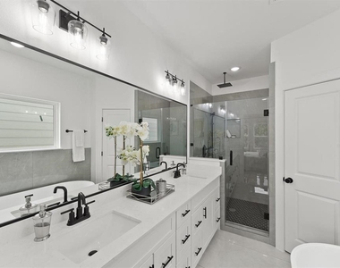1207 Cavalcade Street - Photo Thumbnail 15
